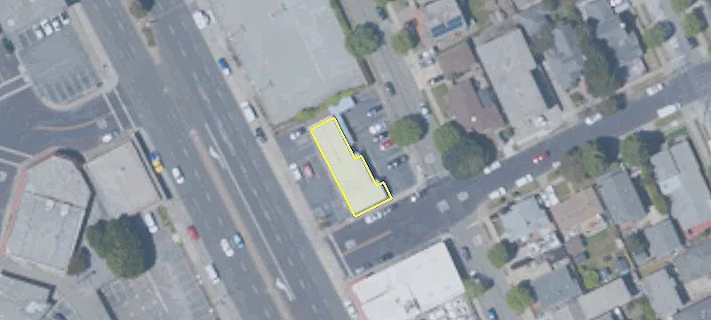 700 El Camino Real