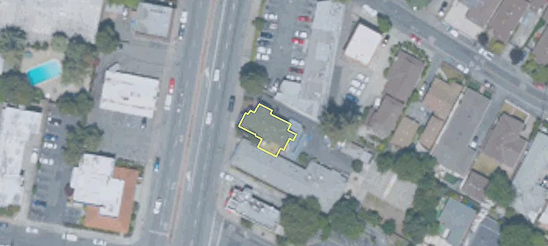 631 Woodside Rd