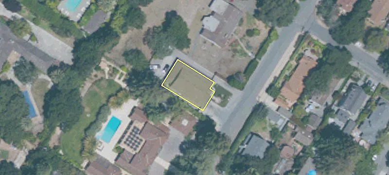 32 Almendral Ave