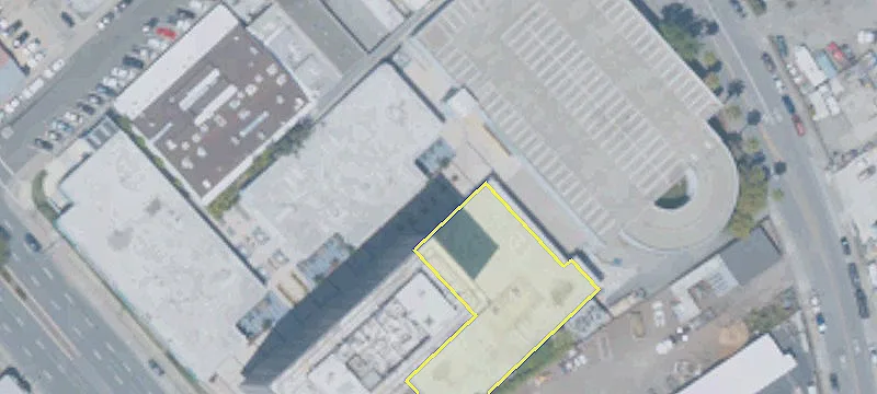 2121 El Camino Real