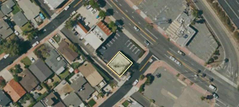 1402 El Camino Real