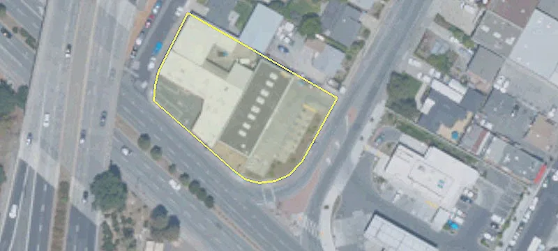 2121 El Camino Real
