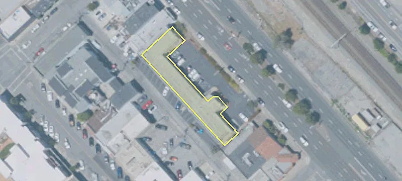 1562 El Camino Real