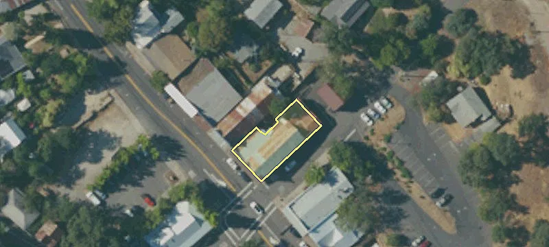 1195 Main St