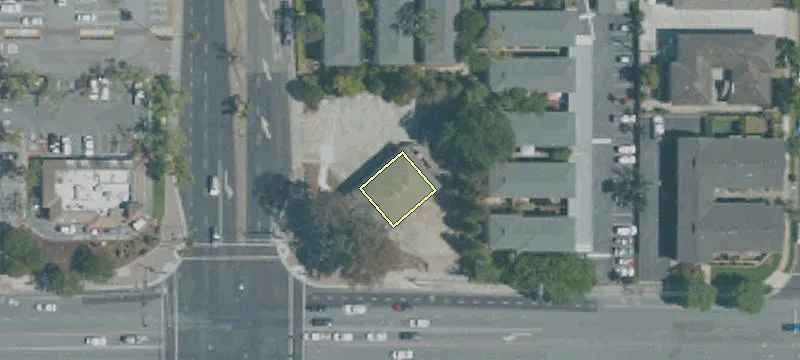 695 Homestead Rd