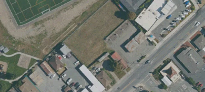 381 Lk Ave