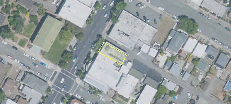 718 1st St