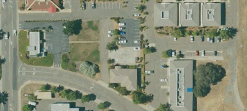 3421 Robin Ln