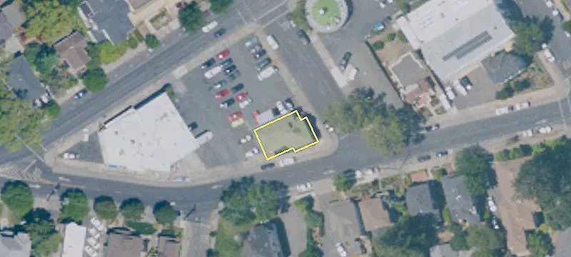 701 School St