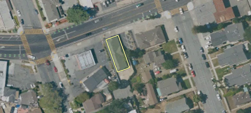 320 1st St