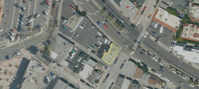 2005 Balboa Blvd
