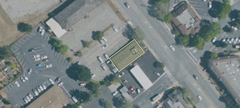 827 Bay Ave