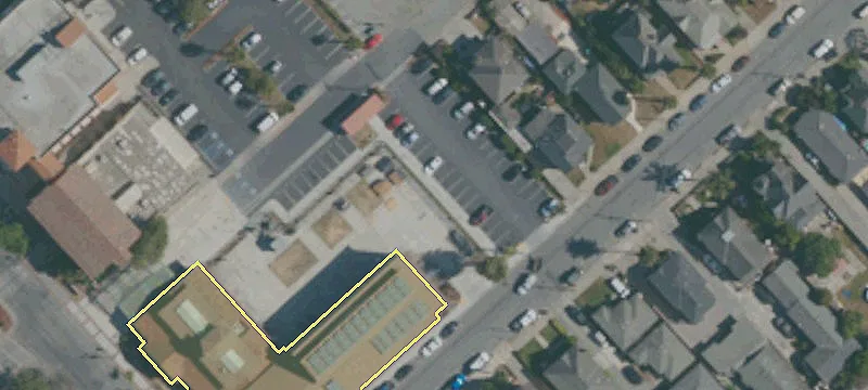 121 Maple Ave