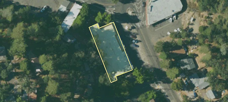 596 Main St