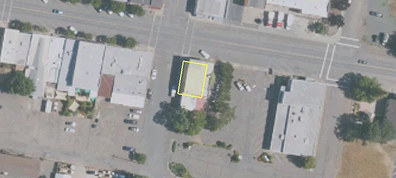 4015 Main St