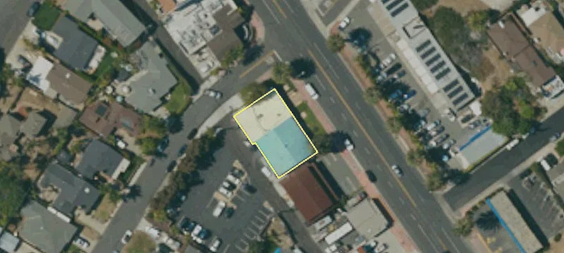 2102 El Camino Real