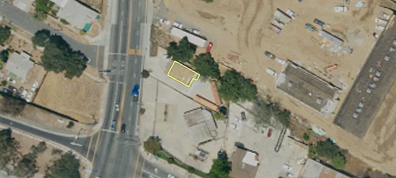 1990 Main St
