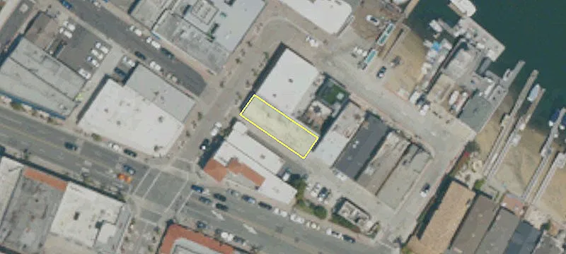 300 Main St