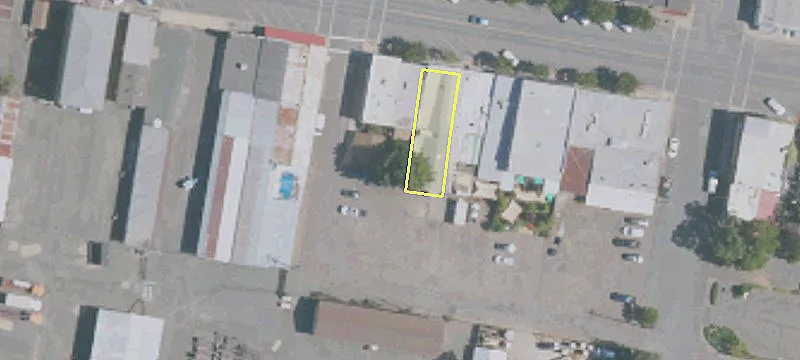 3915 Main St