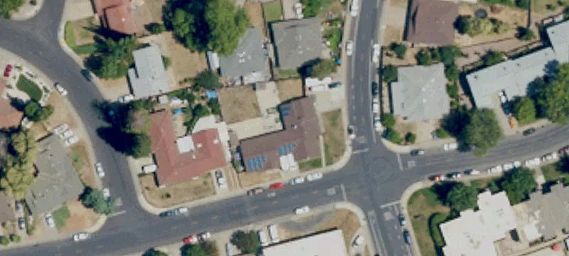 2740 La Loma Dr