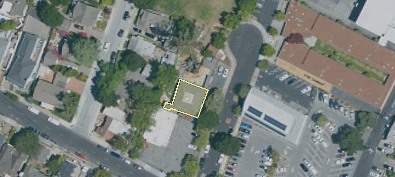 15 Lyndon Ave