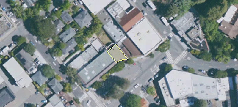 76 Throckmorton Ave