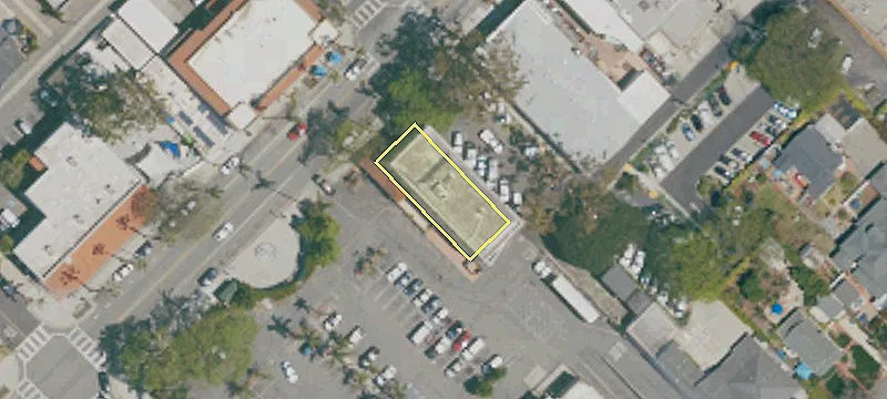 890 Linden Ave