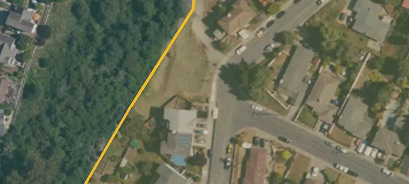 100 Cres Dr