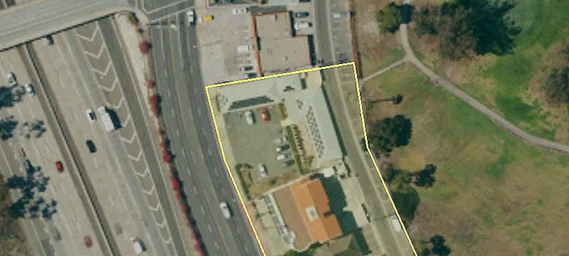 2435 El Camino Real