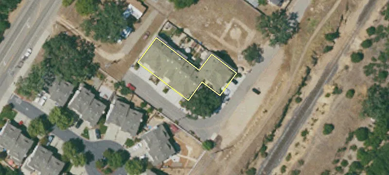 878 James St