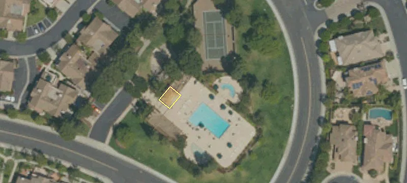 2431 Greenway Dr