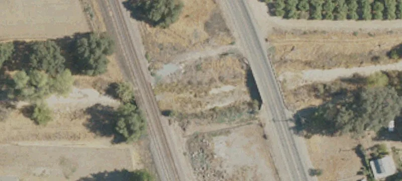 Laton, CA 93242