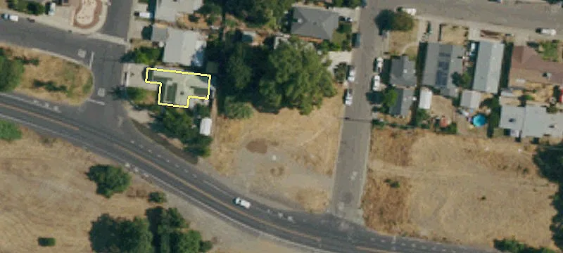 Sacramento Ave At 8th St