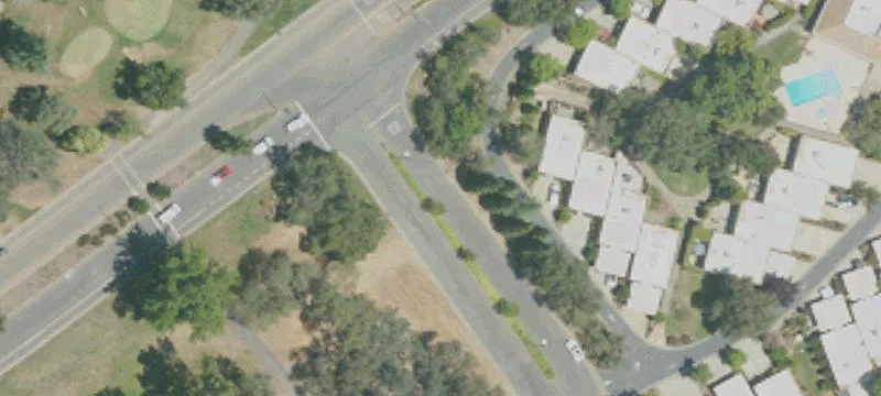 Alameda Dr