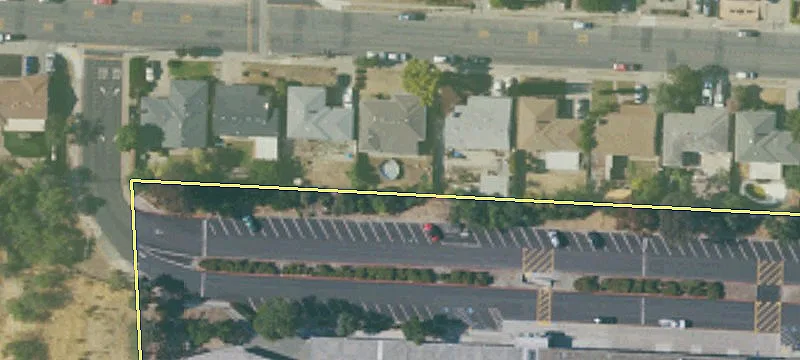 10th St