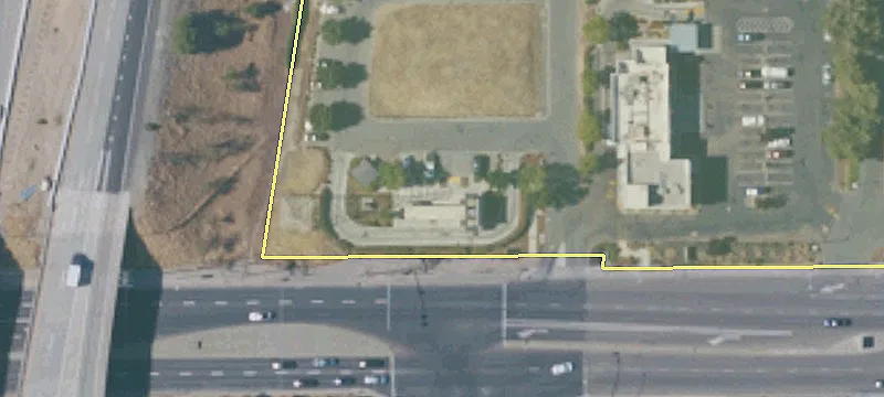 900 Main St