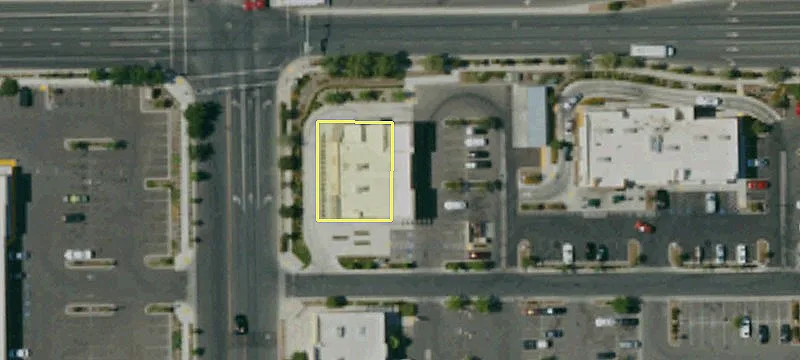 500 Woollomes Ave