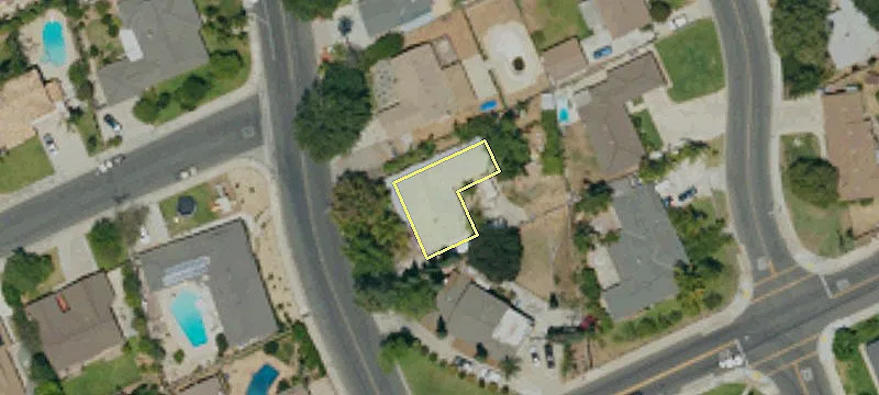 5325 Peacock Ln