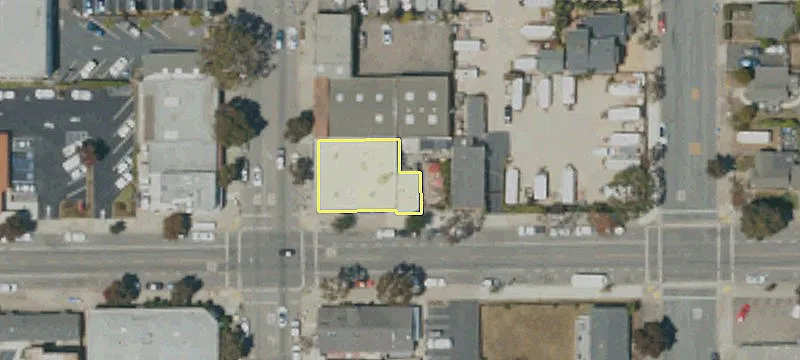 900 Main St