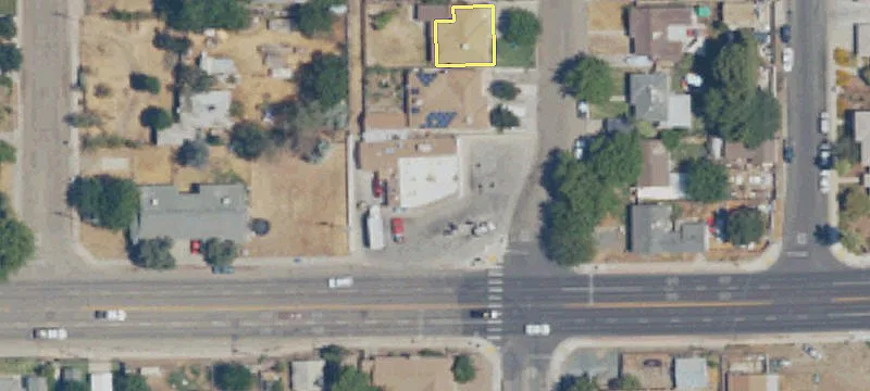 32 Henderson Ave