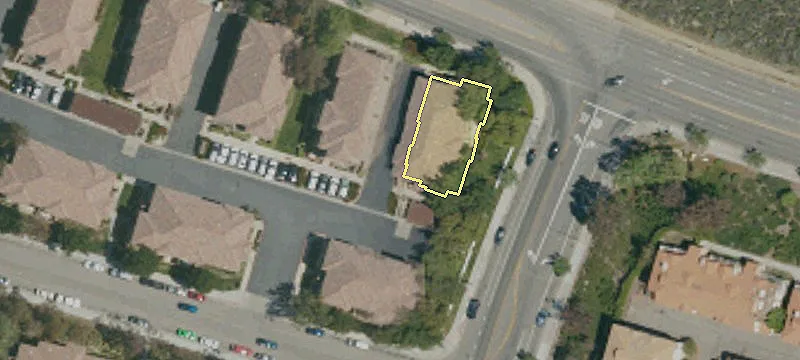 18301 Oakmont Dr