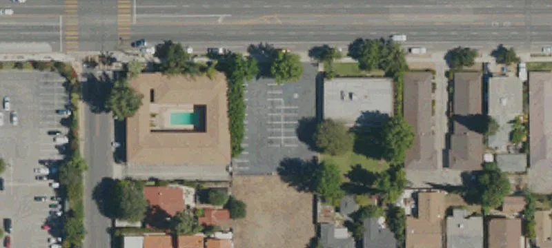 13042 Burbank Blvd