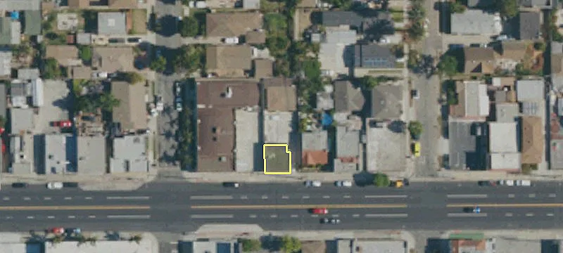 915 Es St