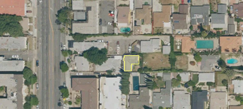 6536 Woodley Ave