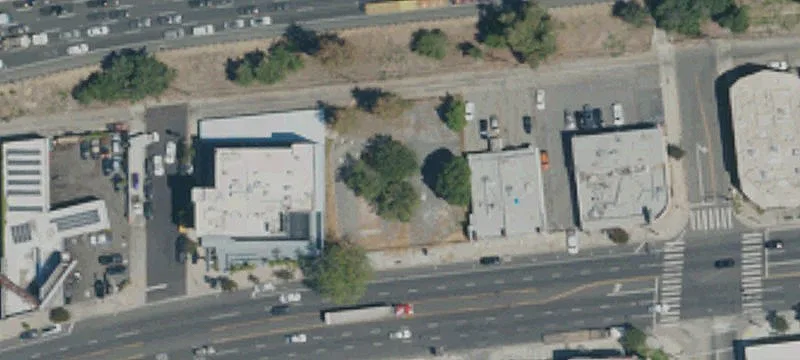 19923 Ventura Blvd