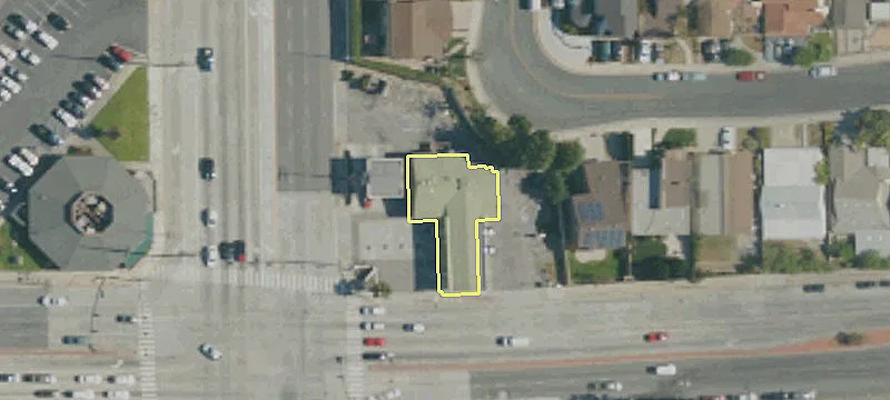 2011 Del Amo Blvd