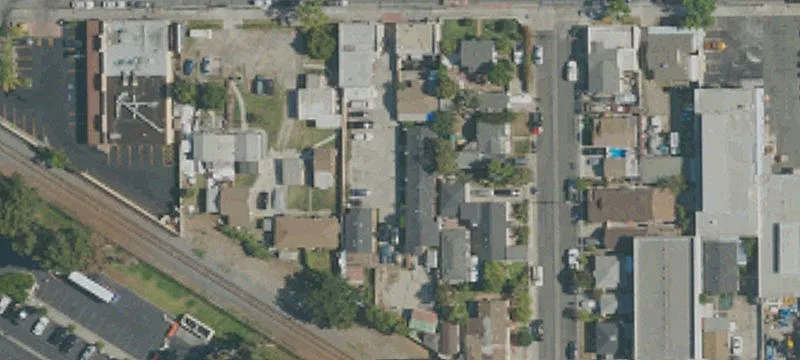 8046 Rosecrans Ave