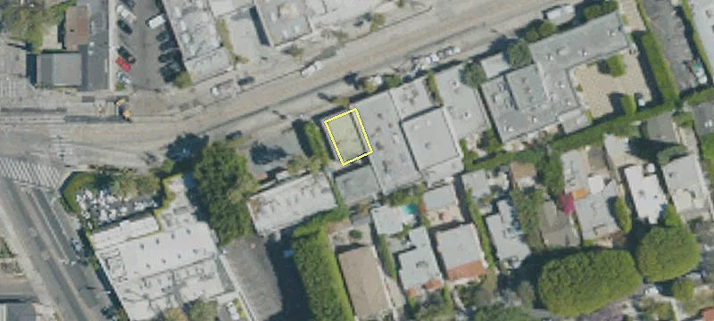 8746 Melrose Ave