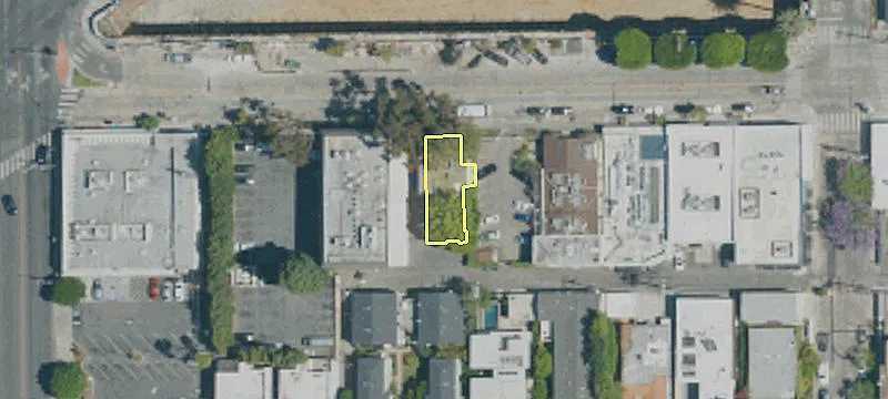9026 Melrose Ave