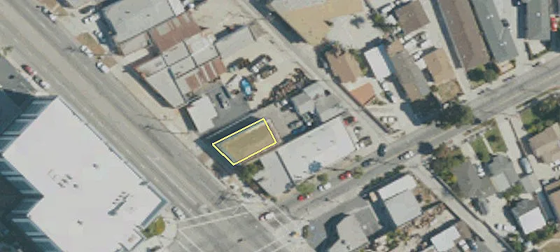 704 Centinela Ave